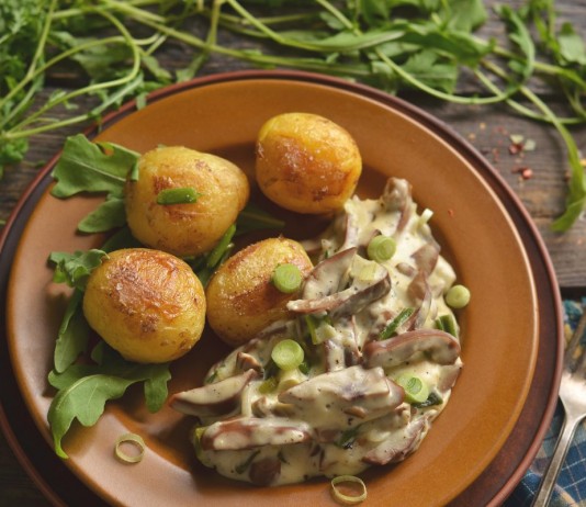 Свиные почки в сметане с луком и картошкой - Основные блюда и гарниры Свиные почки в сметане