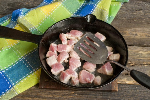 Обжариваем мясо Обжариваем мясо
