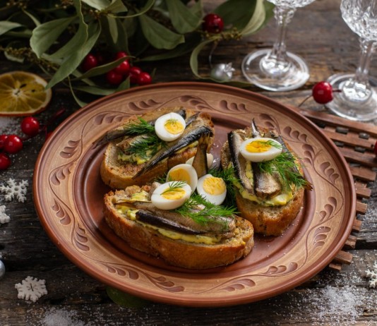 Бутерброды со шпротами на праздничный стол