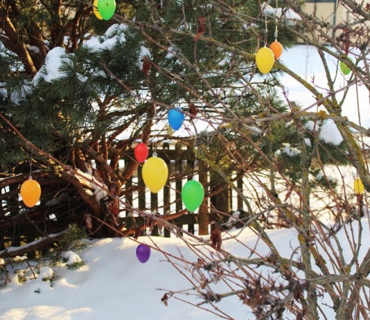 Новогодний декор сада своими руками