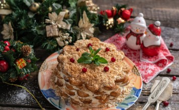 Ленивый торт «Наполеон» без выпечки