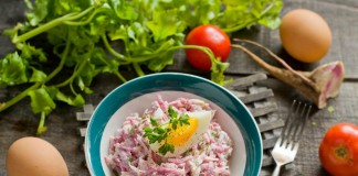 Весенний салат из редьки с яйцом и майонезом