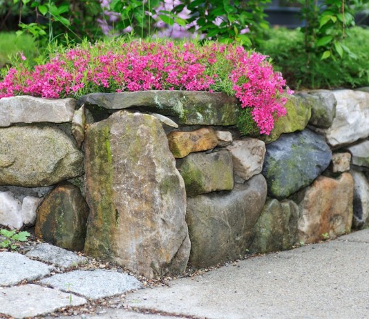 Подпорные стенки — какие бывают и как создать?