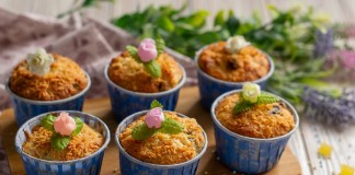 Простые маффины с грушами и орехами
