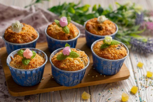 Простые маффины с грушами и орехами