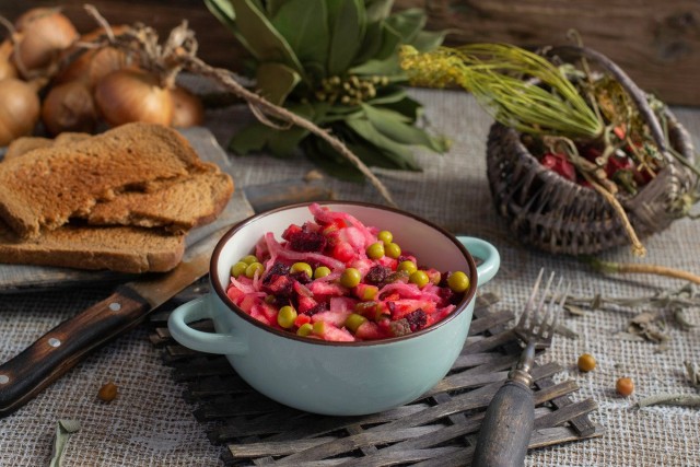 Винегрет с яблоком и квашеной капустой — вкусный салат к посту Винегрет с яблоком и квашеной капустой — вкусный салат к посту
