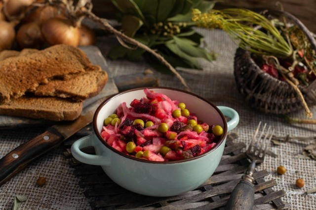 Винегрет с яблоком и квашеной капустой — вкусный салат к посту