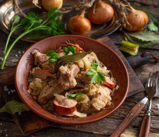 Бигос по-белорусски из свежей и квашеной капусты