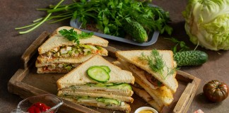 3 вкусных сэндвича: с огурцом, с курицей, с капустой и мясом