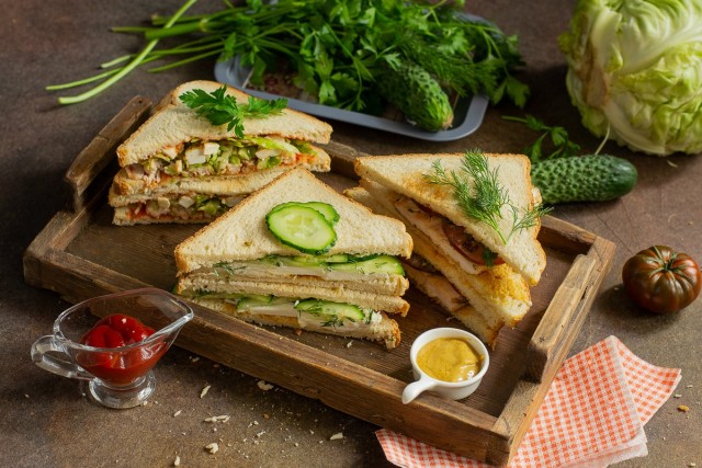 3 вкусных сэндвича: с огурцом, с курицей, с капустой и мясом 3 вкусных сэндвича: с огурцом, с курицей, с капустой и мясом
