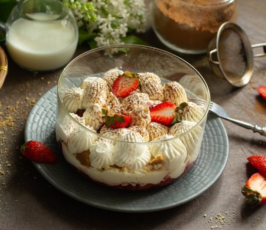 Трайфл с клубникой — лёгкий десерт