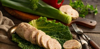 Домашняя колбаса из свинины с курицей