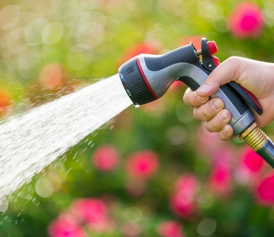 Как выбрать садовый шланг, который не доставит проблем - Цветник и ландшафт Как выбрать садовый шланг, который не доставит проблем