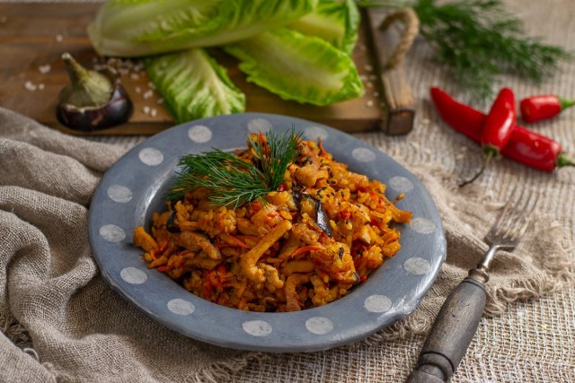 Свинина с баклажанами — пикантное рагу с овощами и рисом Свинина с баклажанами — пикантное рагу с овощами и рисом