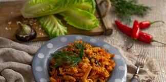 Свинина с баклажанами — пикантное рагу с овощами и рисом