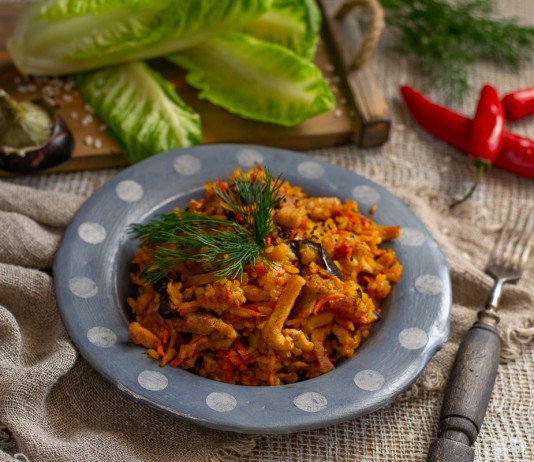 Свинина с баклажанами — пикантное рагу с овощами и рисом