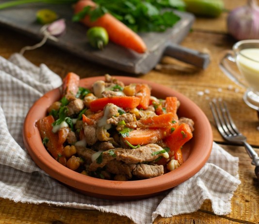 Ароматный нут с мясом под сырным соусом - Рецепты Ароматный нут с мясом под сырным соусом