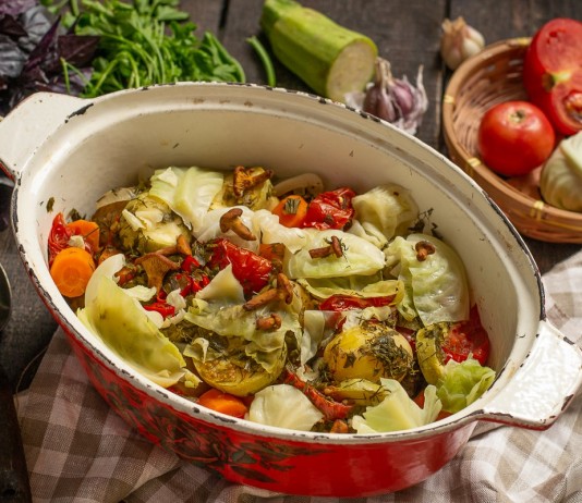 Нежные говяжьи рёбрышки тушеные с овощами и лисичками - Основные блюда и гарниры Нежные говяжьи рёбрышки тушеные с овощами и лисичками