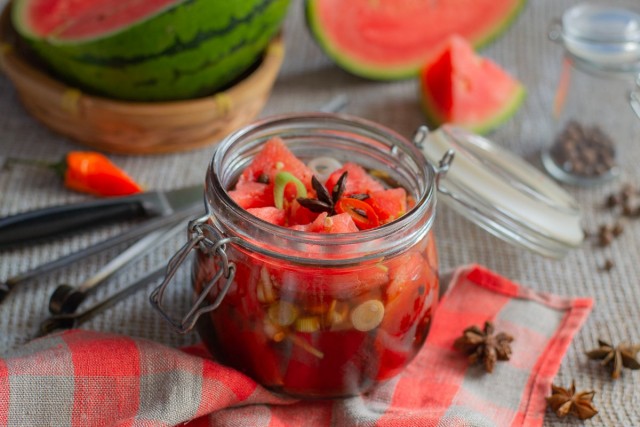Острый маринованный арбуз — пикантная закуска к мясу Острый маринованный арбуз — пикантная закуска к мясу