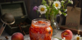 Пряное варенье из персиков