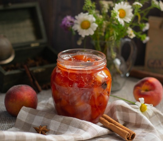 Пряное варенье из персиков