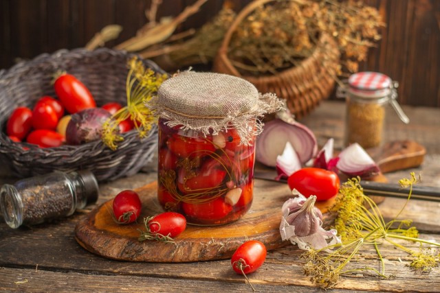 Кисло-сладкие маринованные помидоры черри 