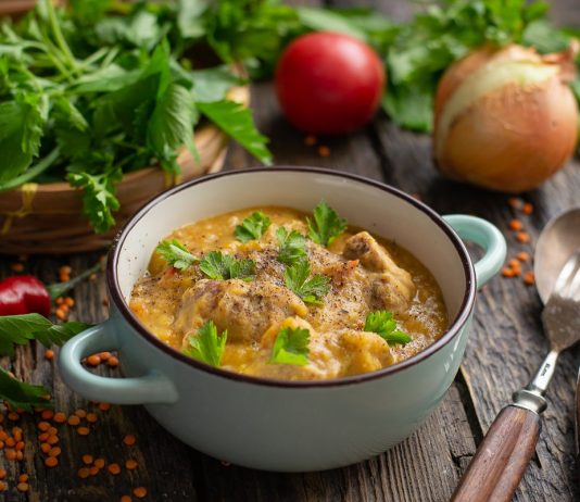 Нежная тушеная свинина по-португальски