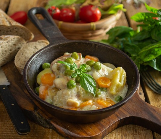 Варёная курица тушеная с овощами — просто и полезно - Основные блюда и гарниры Варёная курица тушеная с овощами — просто и полезно