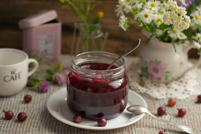 Вкусное варенье из красного крыжовника за 10 минут Вкусное варенье из красного крыжовника за 10 минут