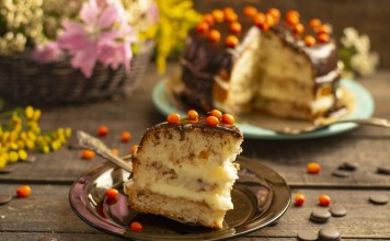 Вкусный домашний торт с влажным бисквитом на растительном масле