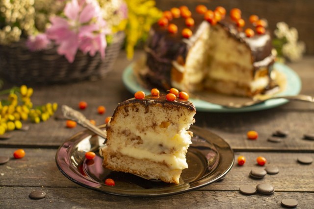 Вкусный домашний торт с влажным бисквитом на растительном масле