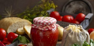 Густой томатный соус с луком и сладким перцем