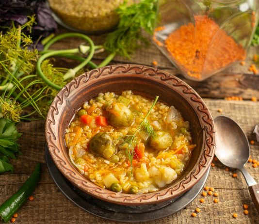 Овощной суп с булгуром и чечевицей — постный суп за полчаса - Постные блюда Овощной суп с булгуром и чечевицей — постный суп за полчаса