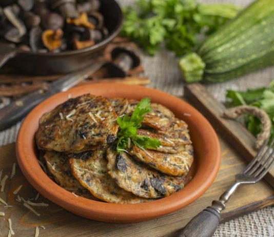Сытные оладьи из кабачков с пармезаном и грибами - Основные блюда и гарниры Сытные оладьи из кабачков с пармезаном и грибами