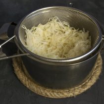 Отвариваем квашеную капусту