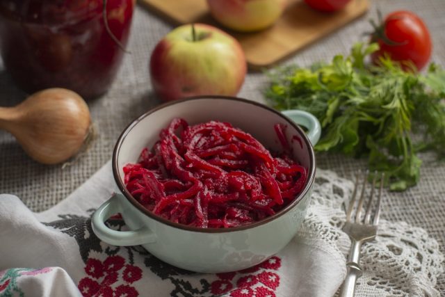 Свекольный зимний салат — вкусный и яркий Свекольный зимний салат — вкусный и яркий