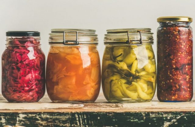 Так как квашение - это «живой продукт», в процессе длительного хранения он теряет полезные вещества Так как квашение - это «живой продукт», в процессе длительного хранения он теряет полезные вещества