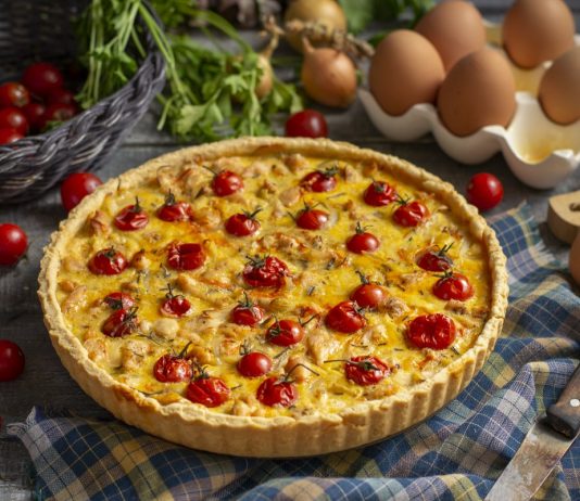 Вкусный киш с курицей и помидорами черри - Рецепты Вкусный киш с курицей и помидорами черри