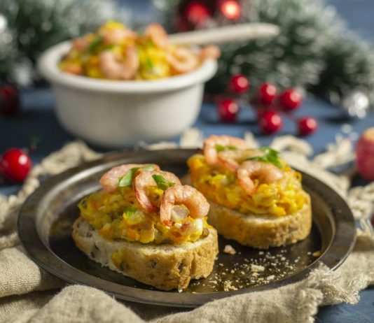 Брускетты с креветками и селёдочным салатом — две закуски сразу - Рецепты Брускетты с креветками и селёдочным салатом — две закуски сразу