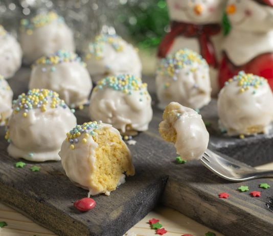 Новогодний десерт из печенья без выпечки