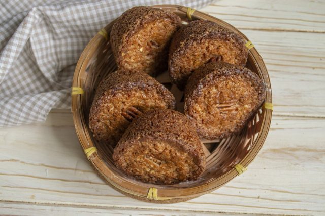 Праздничные маффины с пеканом и тростниковым сахаром готовы