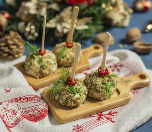 Праздничная закуска «Ёлочные шары» с сыром и курицей - Рецепты Праздничная закуска «Ёлочные шары» с сыром и курицей