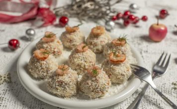 Закуска «Рафаэлло» из копченой курицы с грецкими орехами