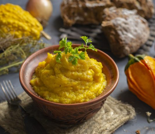 Пряное картофельное пюре с тыквой и луком