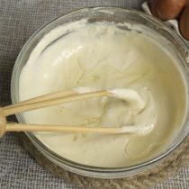 Перемешиваем ингредиенты и добавляем растительное масло