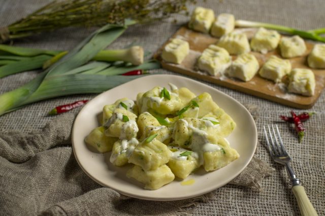 Ленивые вареники с картошкой, творогом и луком
