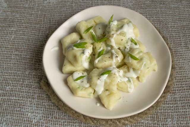 Ленивые вареники с картошкой, творогом и луком готовы