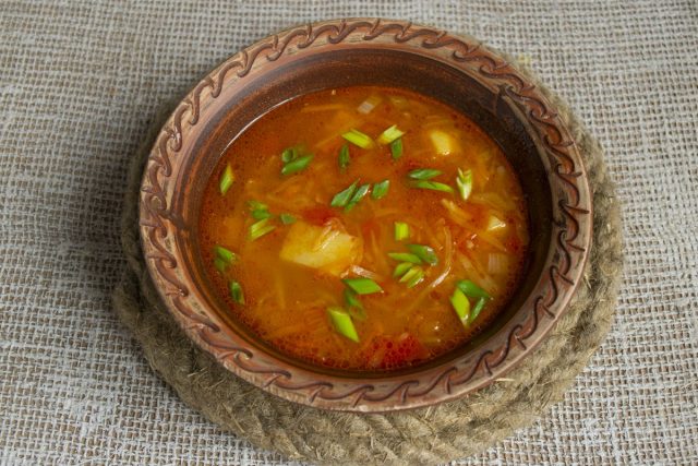 Постные щи из квашеной капусты готовы