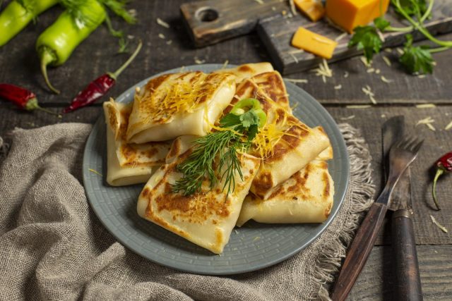Тонкие блинчики с курицей