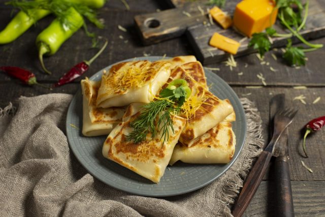 Тонкие блинчики с курицей